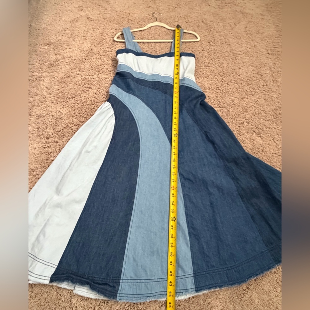 Small fits medium Anthropologie pilcro seamed smocked midi dress denim jean blue - Picture 15 of 16
